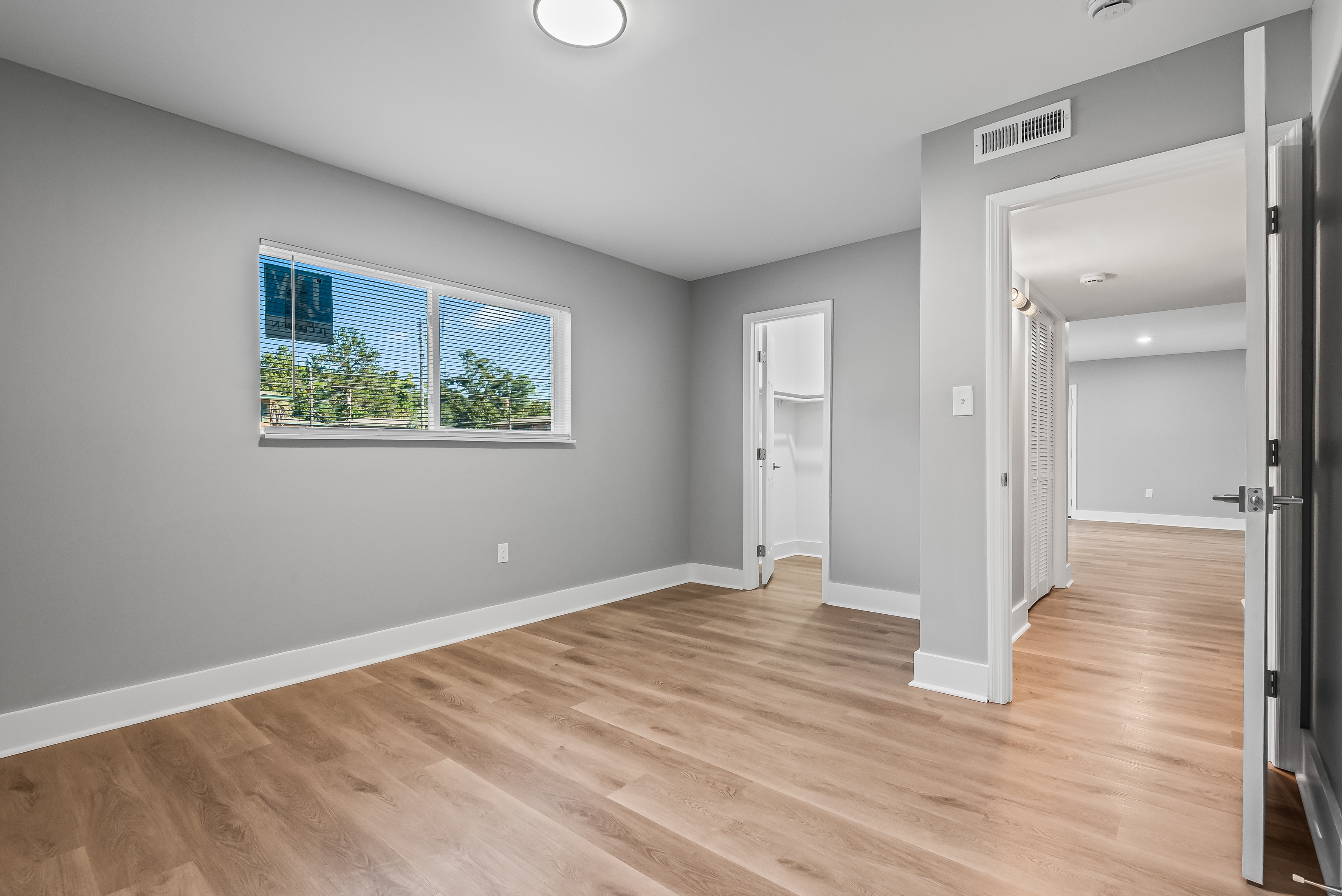 A room with wooden floors at Serenity Place Central, Florida, 32304
